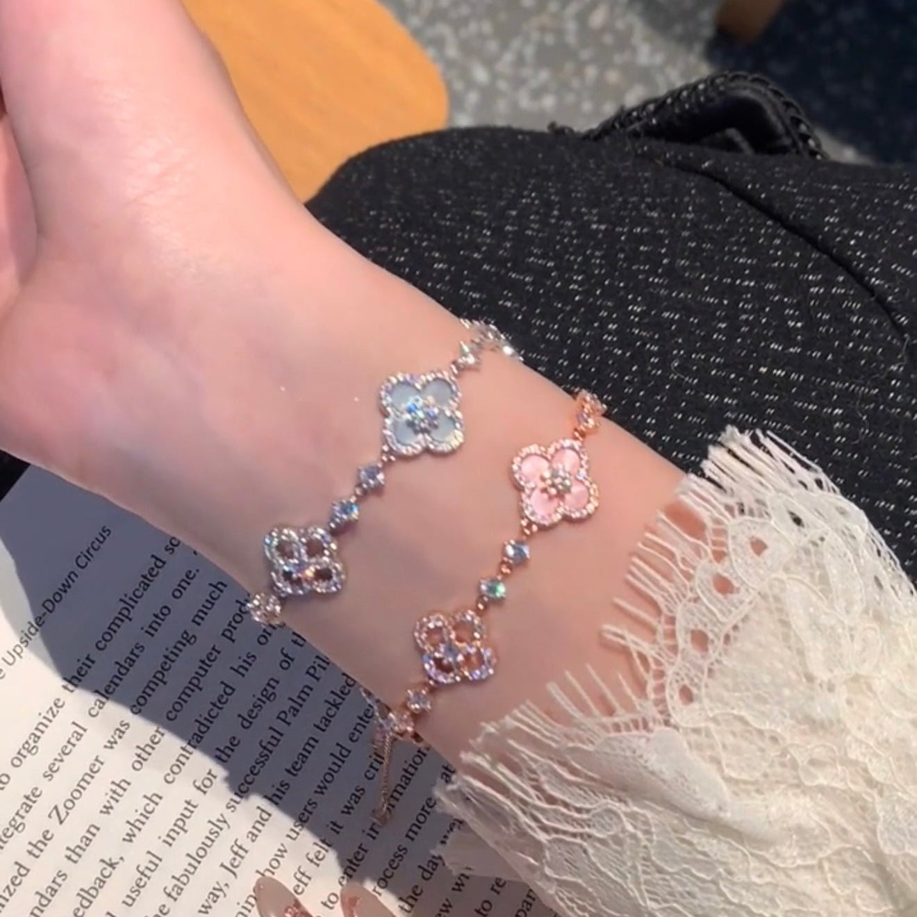 [Clover]CLOVER 5 MOTIF PINK BLUE RED WHITE BRACELET