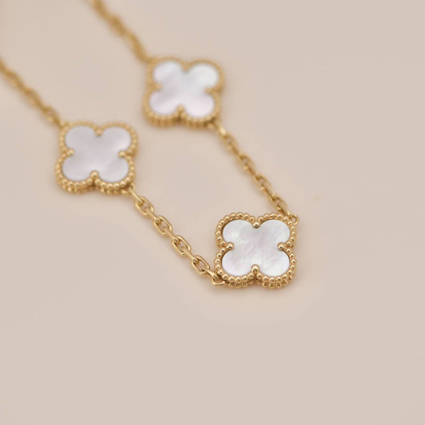 [Clover]CLOVER  5 MOTIF WHITE MOP BRACELET