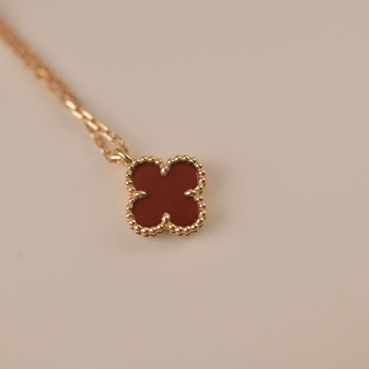 [Clover]CLOVER MINI 9.5MM WHITE CARNELIANS NECKLACE