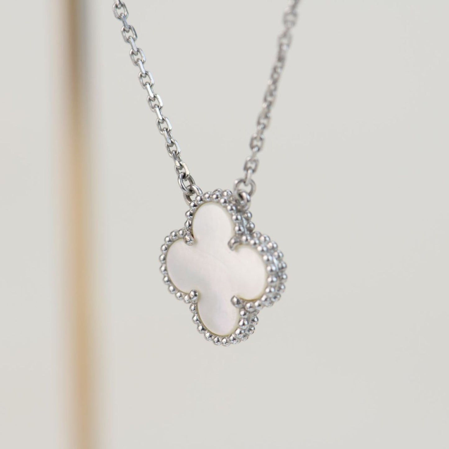 [Clover]CLOVER  15MM WHITE MOTHER-OF-PEARL SILVER