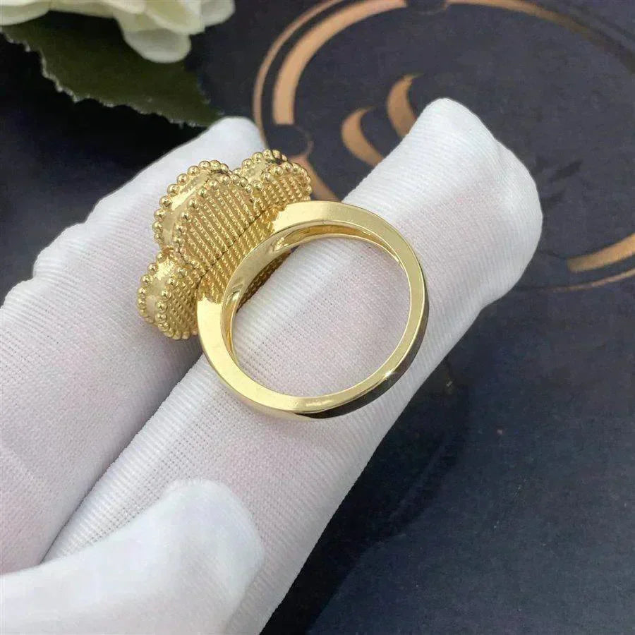 [Clover]CLOVER WHITE MOP RING