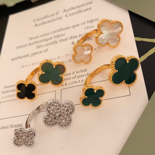 [Clover]CLOVER BETWEEN THE FINGER RING