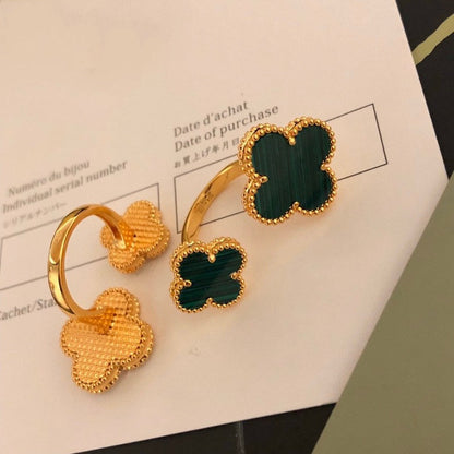 [Clover]CLOVER BETWEEN THE FINGER RING