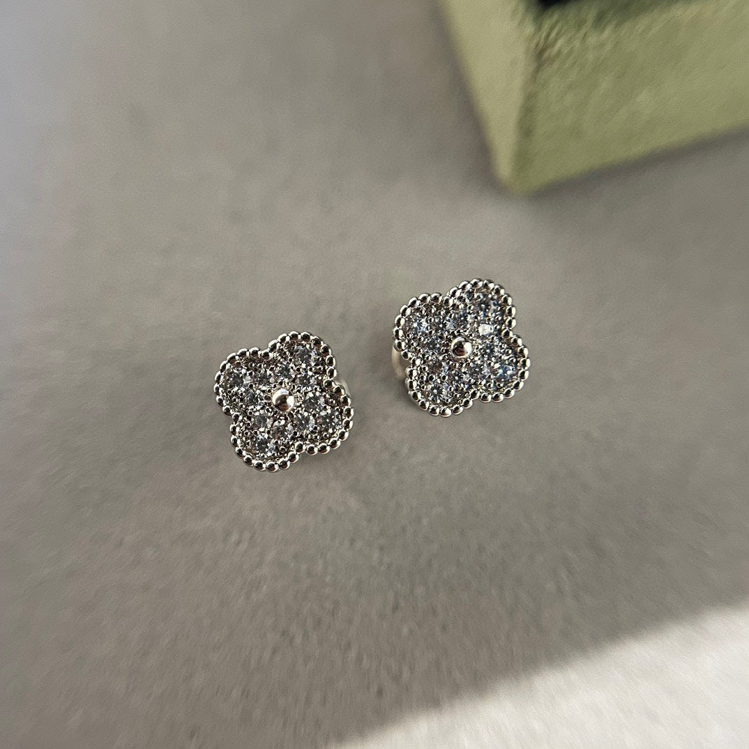 [Clover]CLOVER MINI DIAMOND STUD EARRINGS